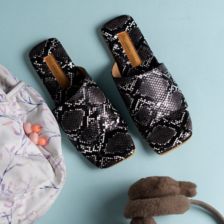 Snake Textured Sliders- Black - The Quirky Naari